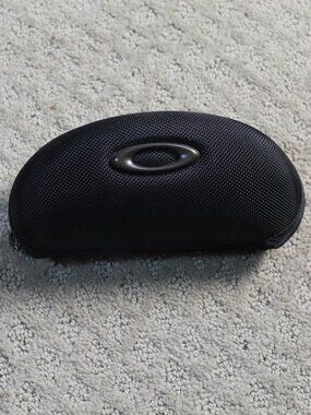 Oakley Vault Sunglass Case Zipper Closure Hard Clam Shell Black